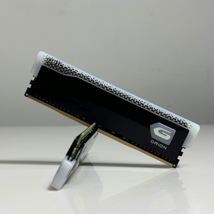 Ram GEIL Orion RGB 8GB DDR4 3200MHz - GOSG48GB3200C16BSC